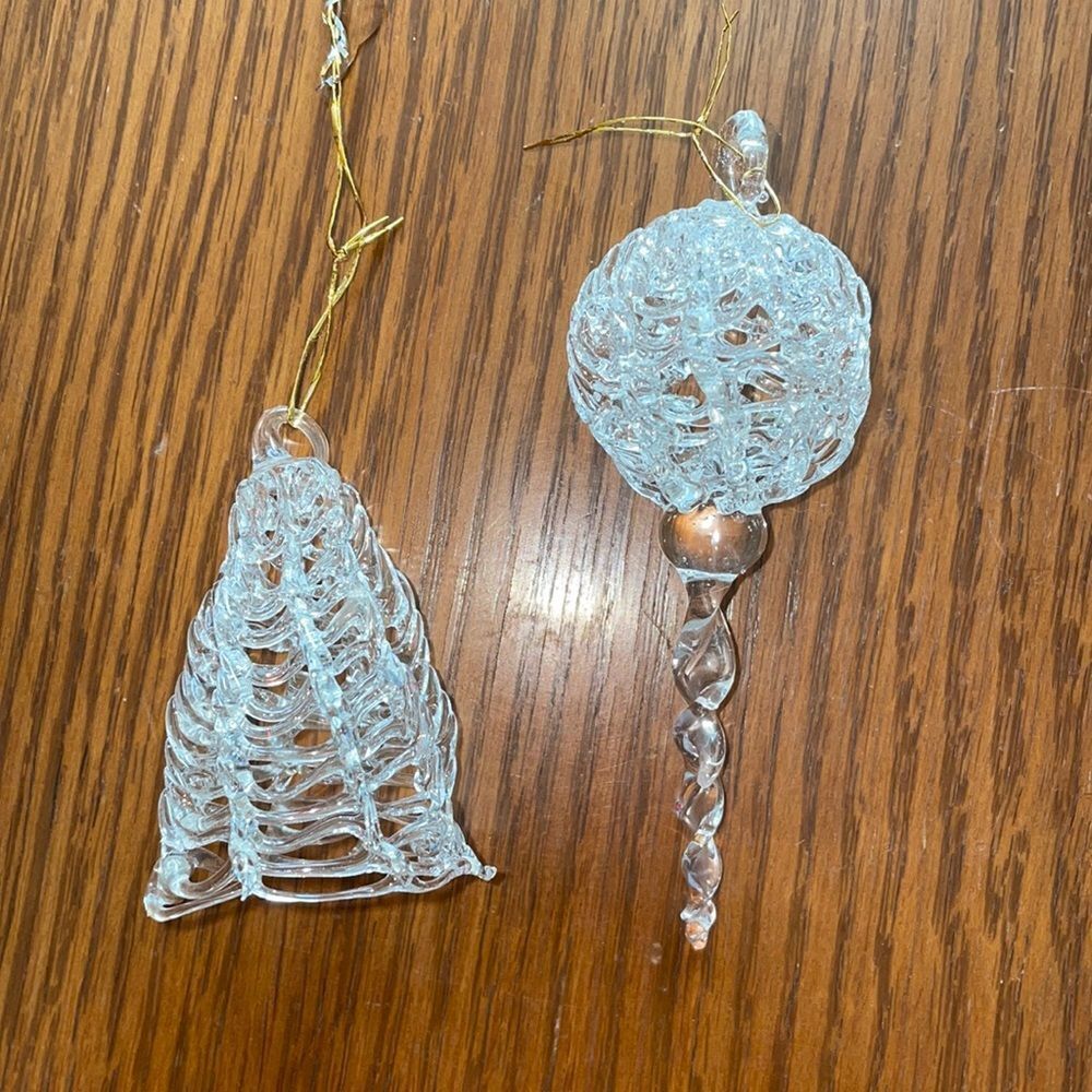 2 blown glass Christmas tree ornaments‎